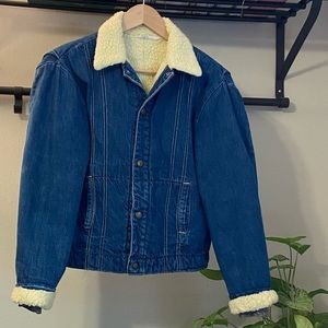 VINTAGE 70s Denim Jacket with Sherpa lining. Pockets and knit cuffs.